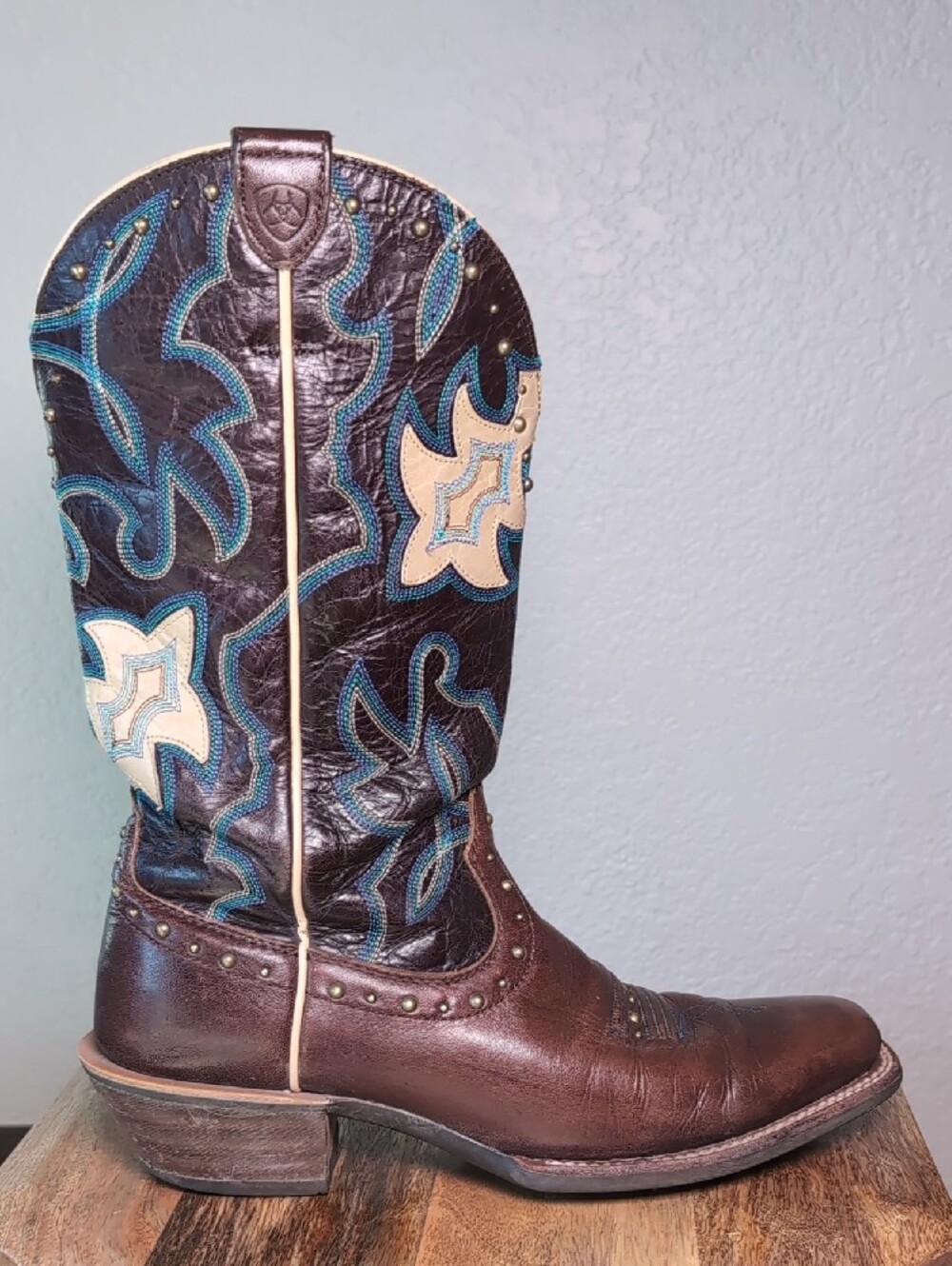 Ariat Leather Western Cowgirl Boots with Blue and Cream Embroidery - Picture 3 of 14